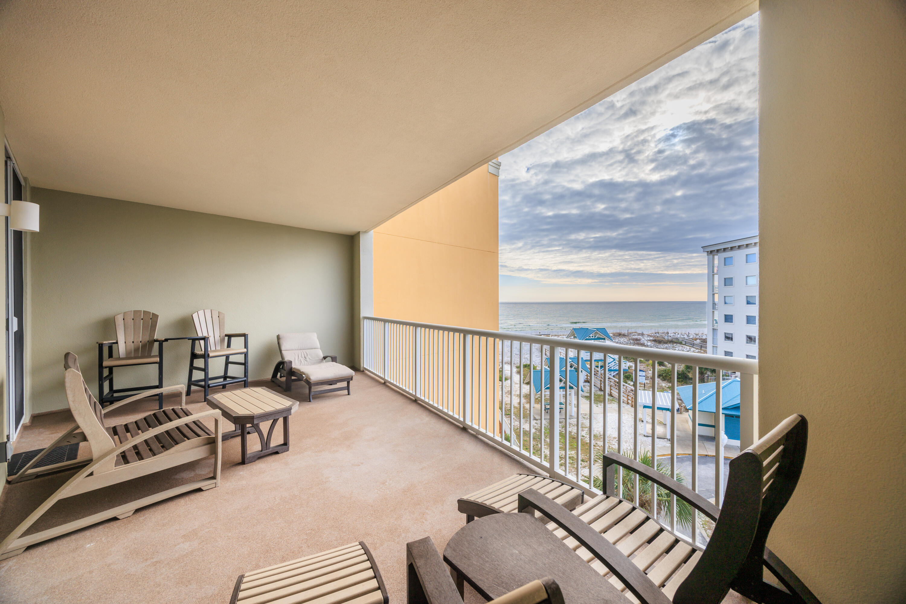 1150 Santa Rosa Boulevard, Unit 421 Fort Walton Beach, FL 32548 - Photo 23 of 46 a living room with furniture