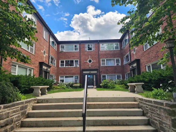 $2,400 | 1318 Central Street, Unit 1N, Evanston, IL 60201