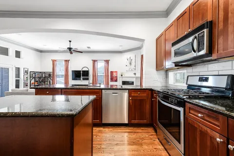 $384,900 | 5723 Petty Street, Houston, TX 77007
