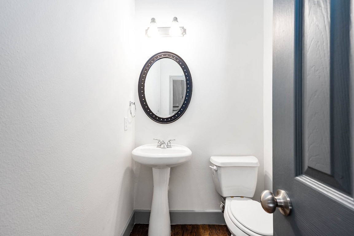 5723 Petty Street Houston, TX 77007 - Photo 19 of 31 a bathroom with a toilet sink and mirror
