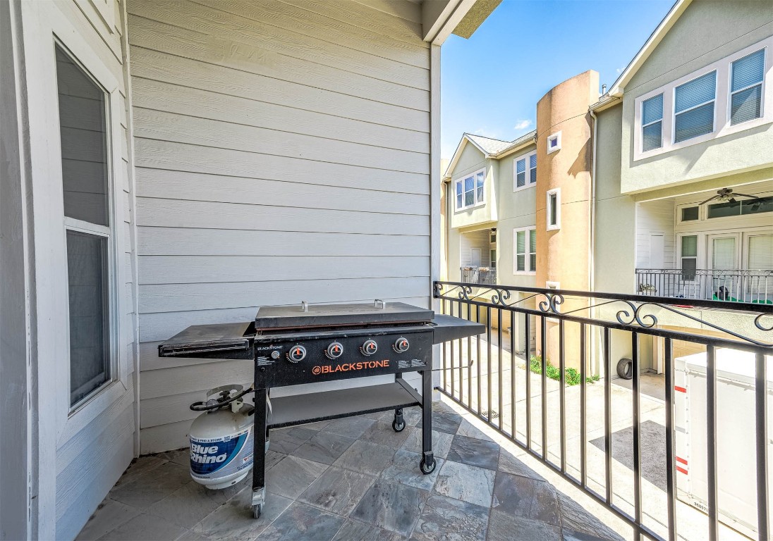 5723 Petty Street Houston, TX 77007 - Photo 20 of 31 a view of a chair and table in the balcony