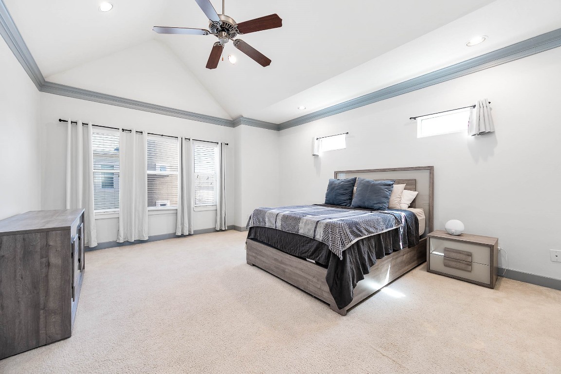 5723 Petty Street Houston, TX 77007 - Photo 27 of 31 a spacious bedroom with a bed closet and window