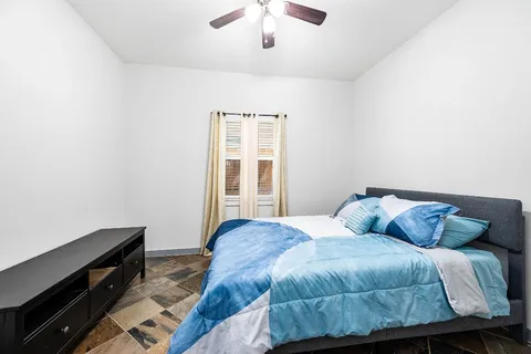 $384,900 | 5723 Petty Street, Houston, TX 77007