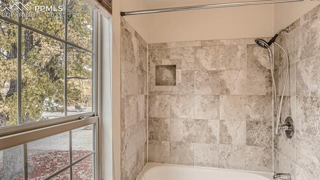 2515 Ranch Lane Colorado Springs, CO 80918 - Photo 16 of 25 Upper Hall Tub/Bath enclosure - shared with Master BR