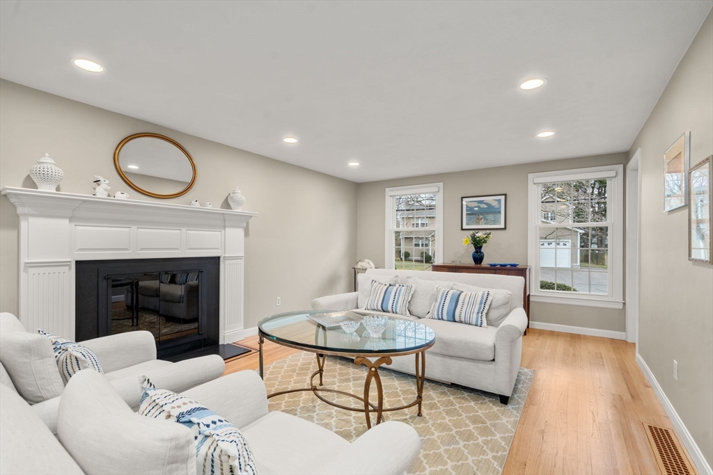 37 Standish Road Needham, MA 02492 - Photo 3 of 22