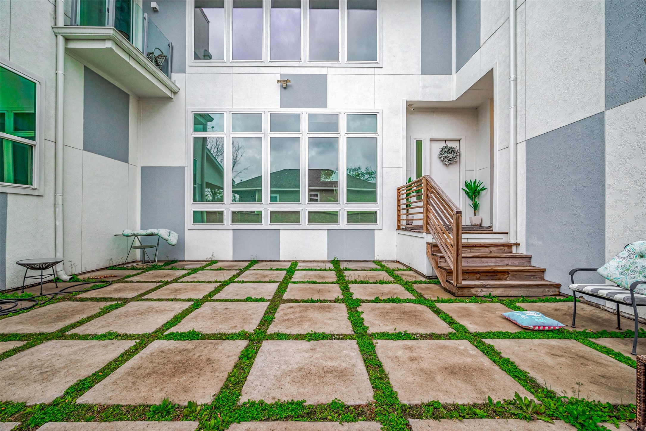5722 Cullen Boulevard, Unit A Houston, TX 77021 - Photo 15 of 16 Resident patio area