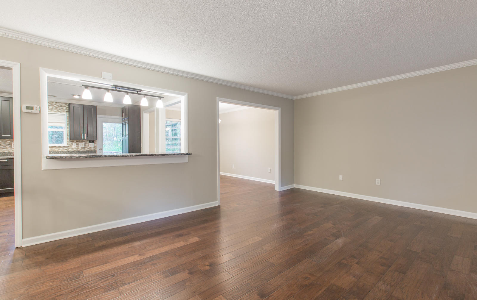 807 Crown Point Road West Signal Mountain, TN 37377 - Photo 12 of 36 Living Room