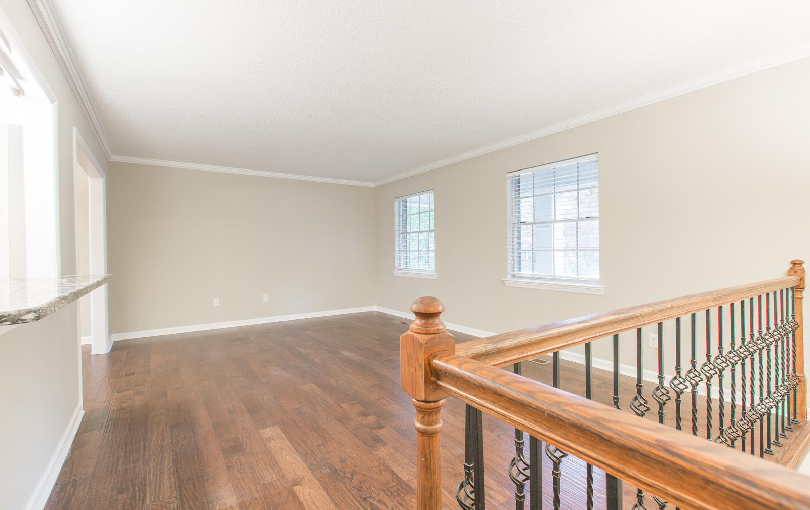 807 Crown Point Road West Signal Mountain, TN 37377 - Photo 13 of 36 Living Room