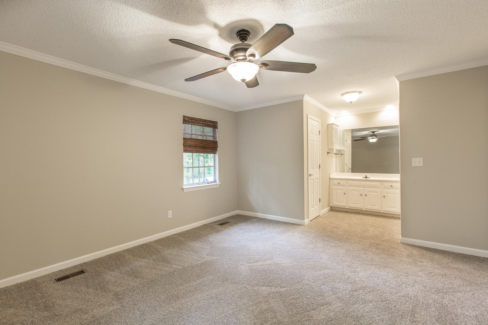 807 Crown Point Road West Signal Mountain, TN 37377 - Photo 15 of 36 Upstairs Bedroom