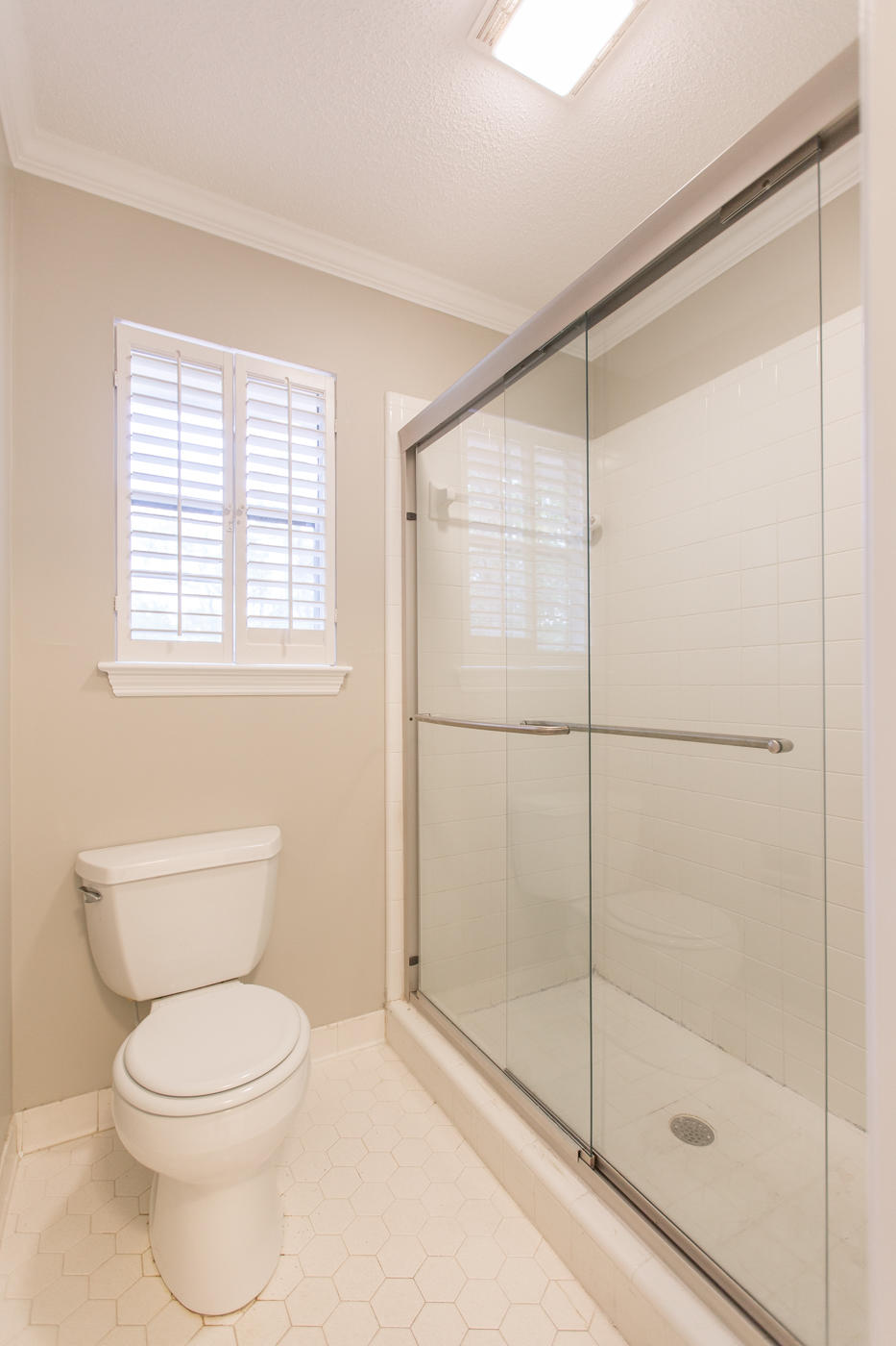 807 Crown Point Road West Signal Mountain, TN 37377 - Photo 17 of 36 Upstairs Bath