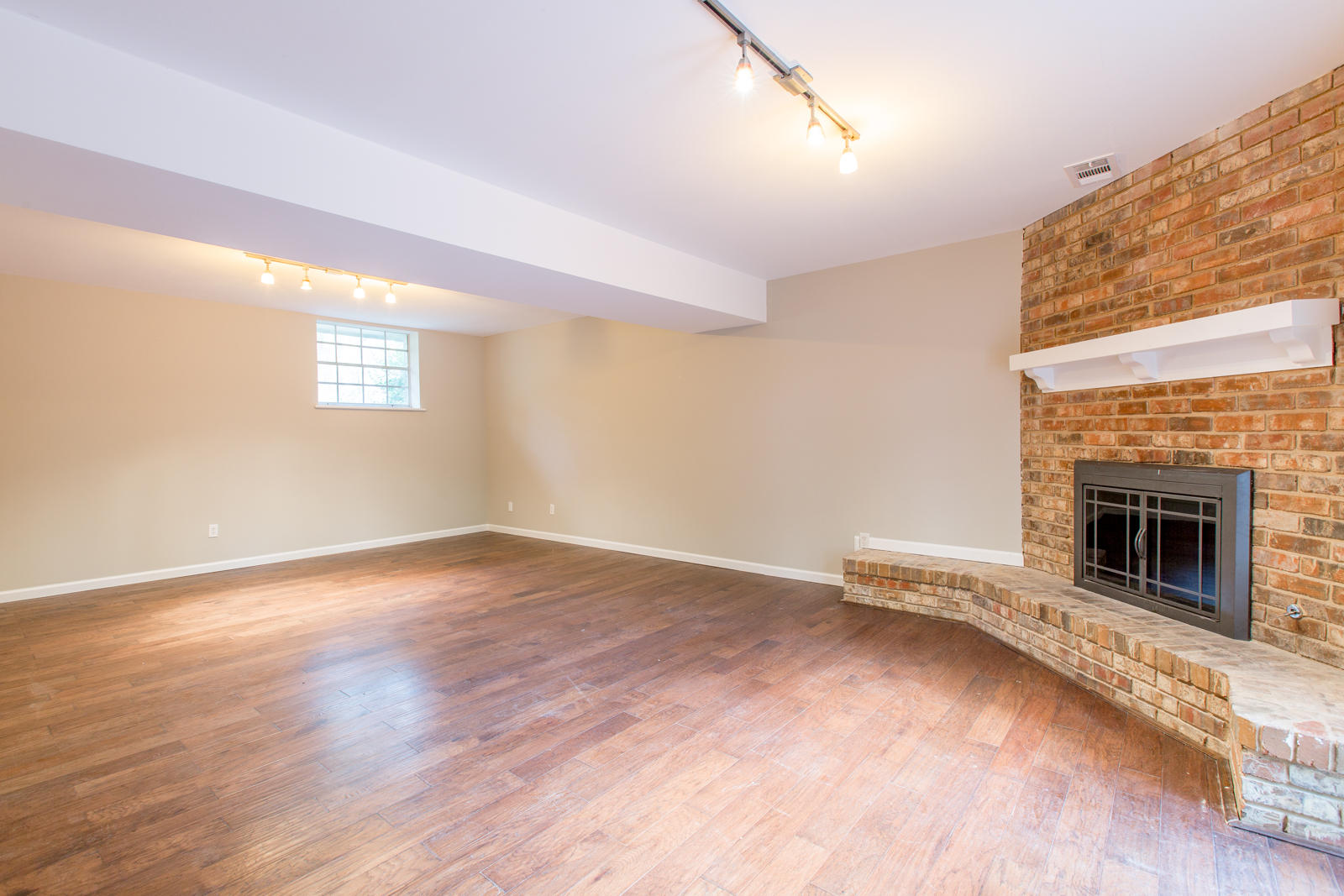 807 Crown Point Road West Signal Mountain, TN 37377 - Photo 21 of 36 Den