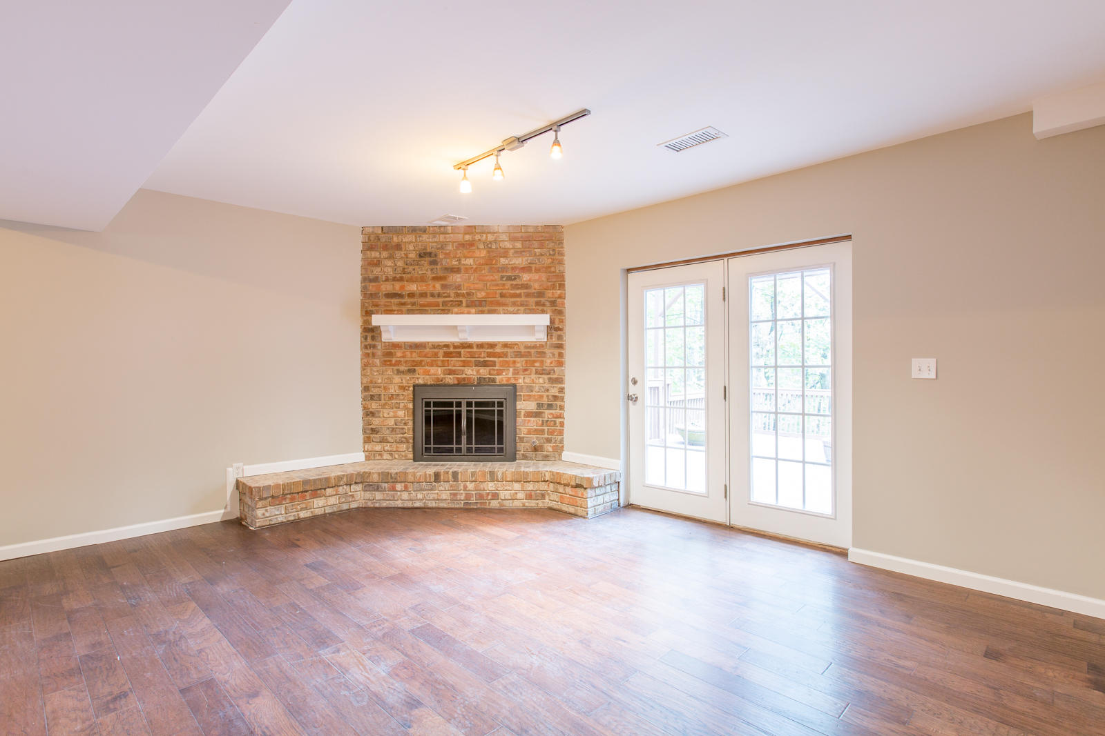 807 Crown Point Road West Signal Mountain, TN 37377 - Photo 22 of 36 Den