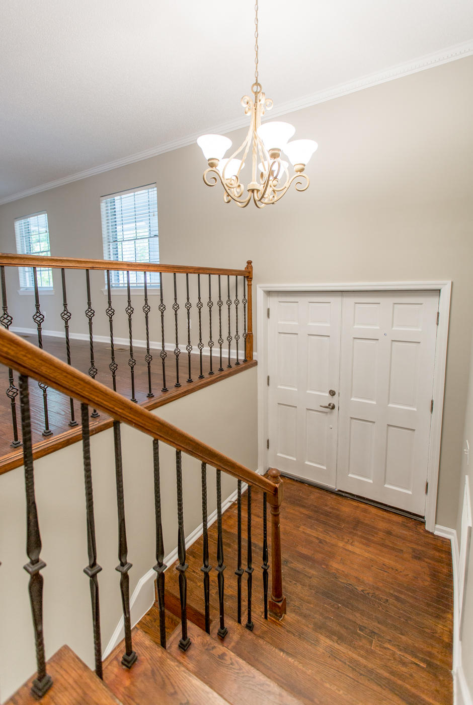 807 Crown Point Road West Signal Mountain, TN 37377 - Photo 4 of 36 Foyer