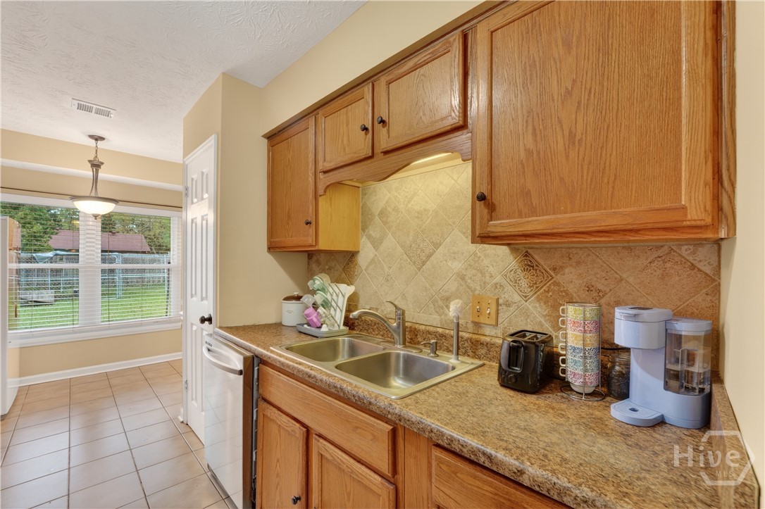 7313 Tropical Way Savannah, GA 31410 - Photo 10 of 25