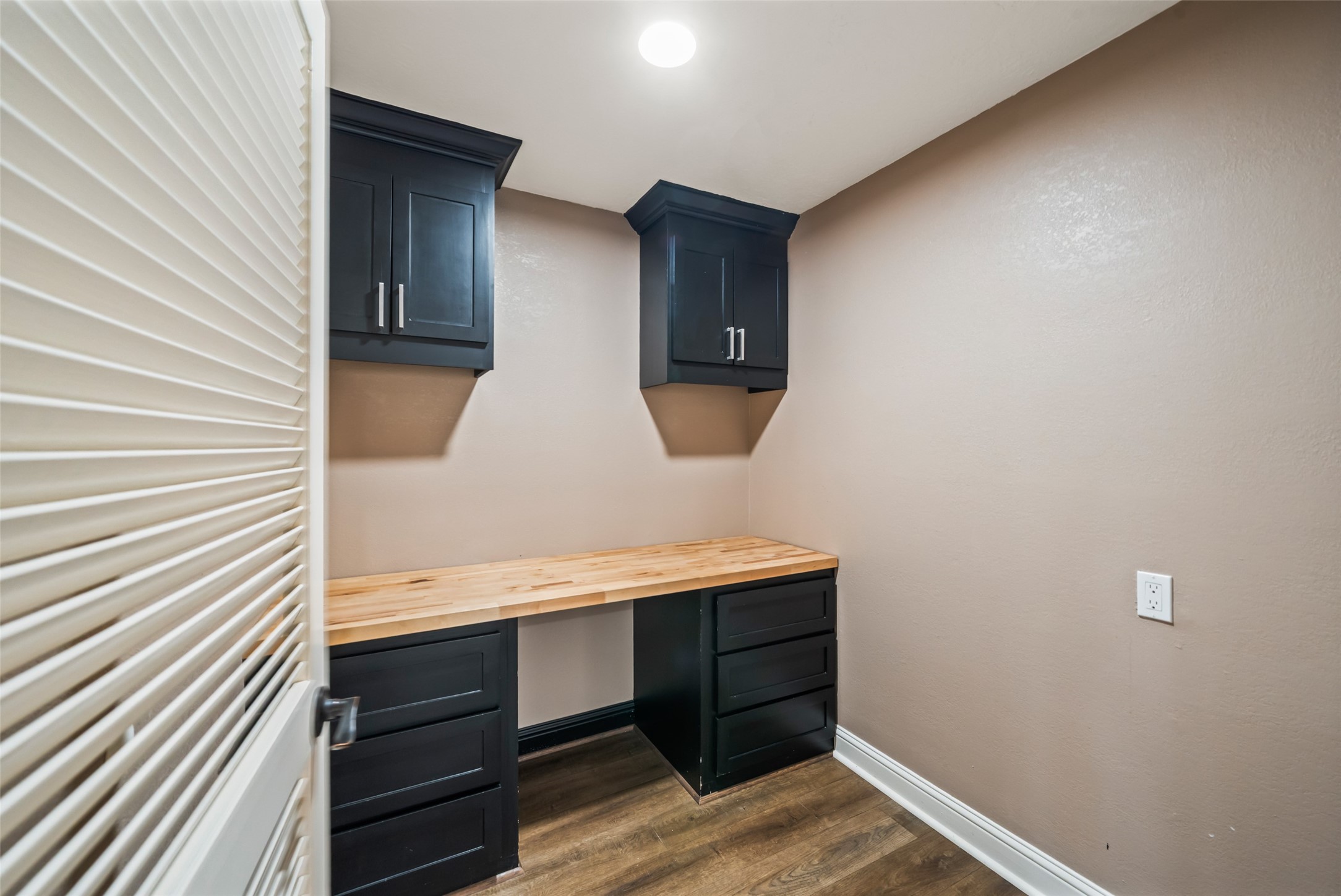 3019 Ramblewood Road Montgomery, TX 77356 - Photo 21 of 40 Bonus Room with a butcher block counter and shelves perfect for a craft room across from the laundry room.