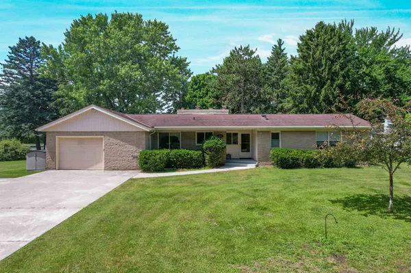 $249,900 | 2545 Na-Wa-Ka Drive, Marinette, WI 54143