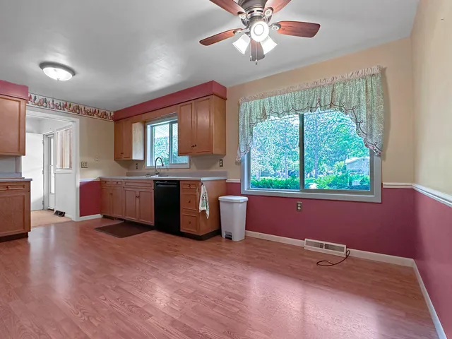 $259,900 | 2545 Na-Wa-Ka Drive, Marinette, WI 54143