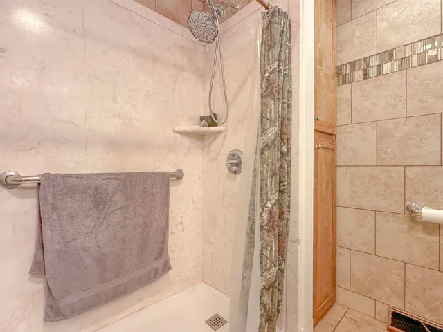 $259,900 | 2545 Na-Wa-Ka Drive, Marinette, WI 54143