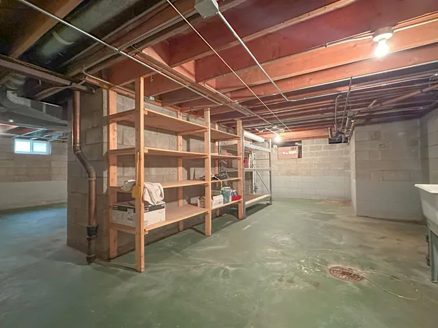 $259,900 | 2545 Na-Wa-Ka Drive, Marinette, WI 54143