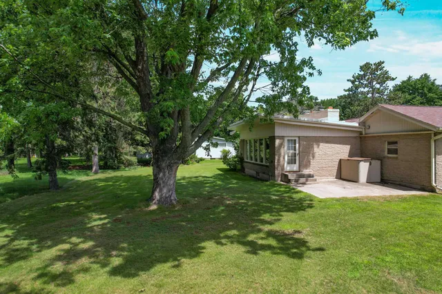 $259,900 | 2545 Na-Wa-Ka Drive, Marinette, WI 54143