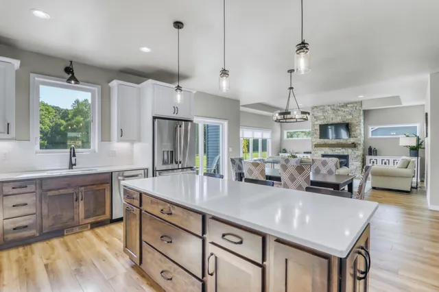 $799,000 | 6910 2nd Street Northwest, Moorhead, MN 56560