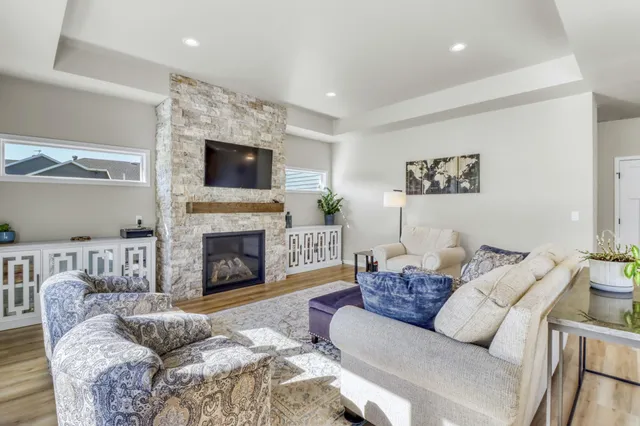 $799,000 | 6910 2nd Street Northwest, Moorhead, MN 56560