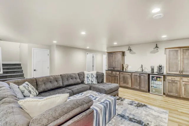 $799,000 | 6910 2nd Street Northwest, Moorhead, MN 56560