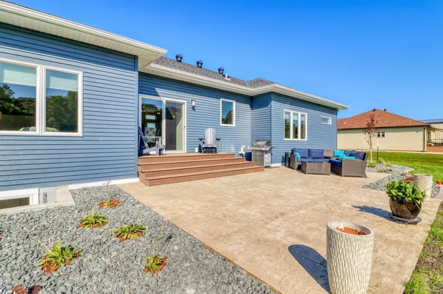 $799,000 | 6910 2nd Street Northwest, Moorhead, MN 56560