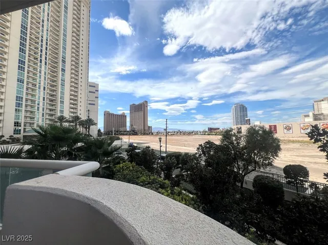 $2,757 | 2777 Paradise Road, Unit 205, Las Vegas, NV 89109