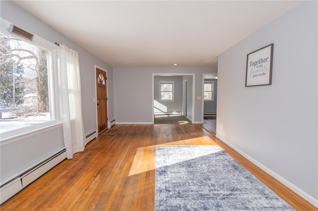 711 S Road South Kingstown, RI 02879 - Photo 4 of 32 Open and bright main living area