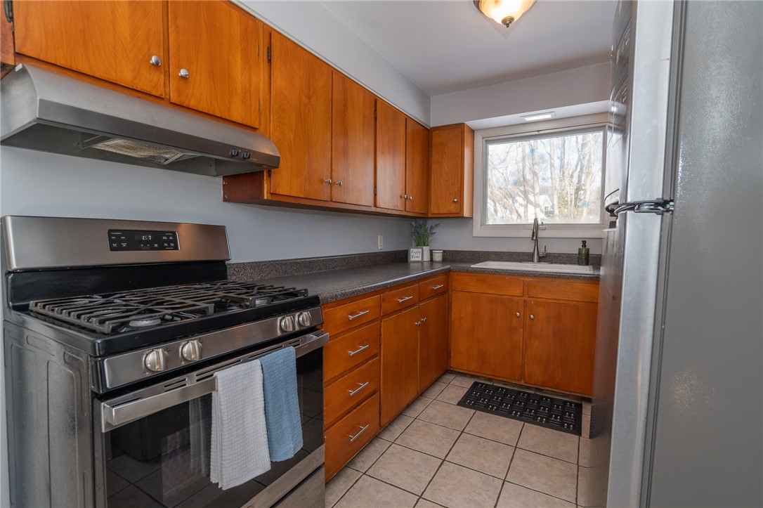 711 S Road South Kingstown, RI 02879 - Photo 8 of 32 Updated appliances with gas stove