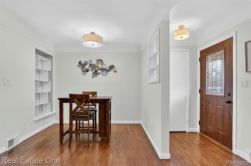 28491 Bayberry Road Farmington Hills, MI 48331 - Photo 7 of 37