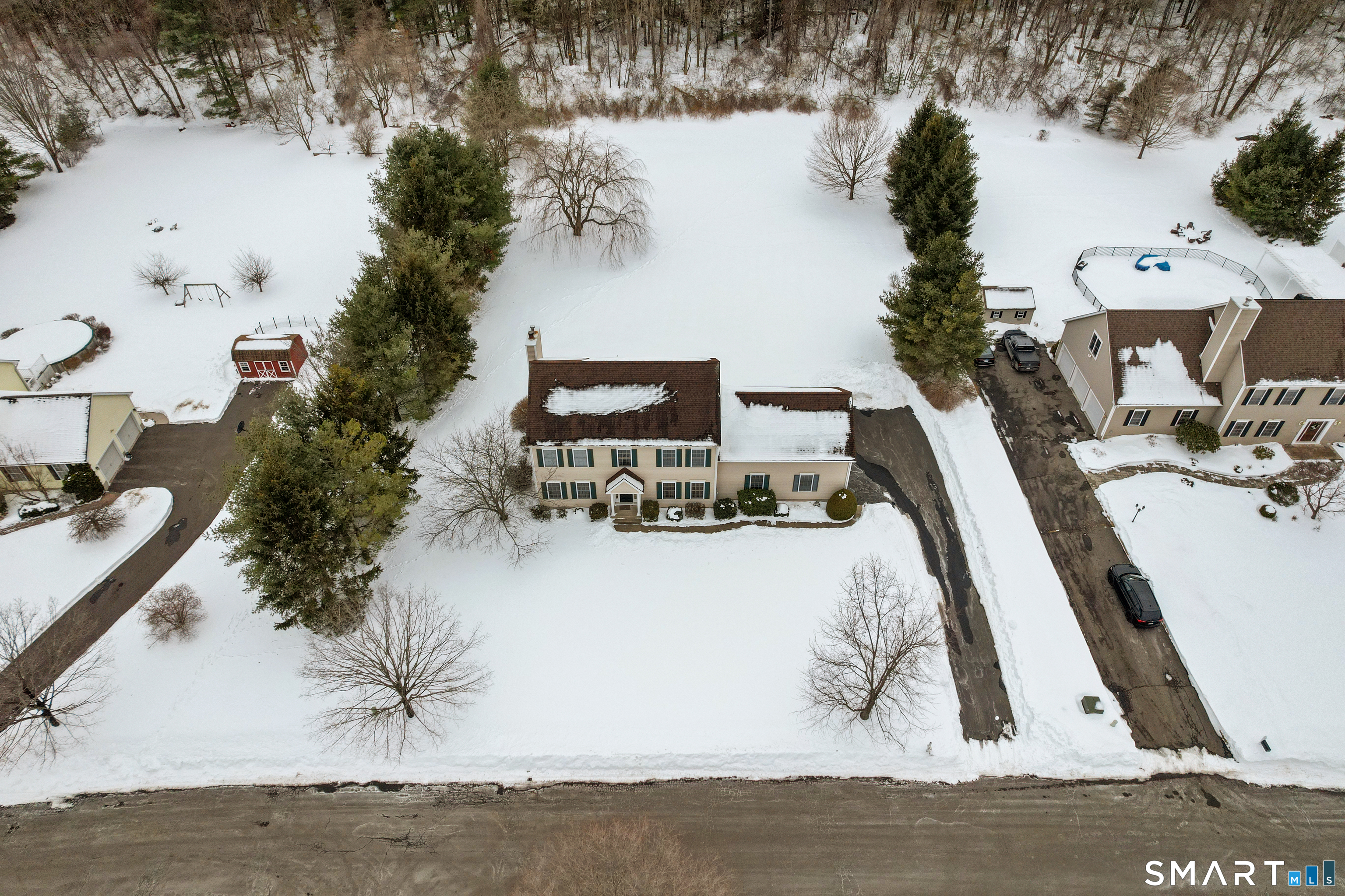 11 Nature Trail Hamden, CT 06518 - Photo 2 of 28 a view of a living room