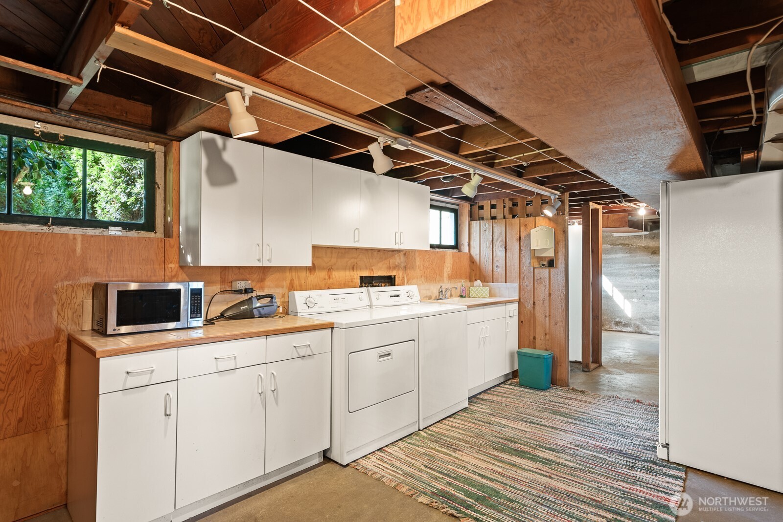 4436 Seahurst Avenue Everett, WA 98203 - Photo 29 of 40