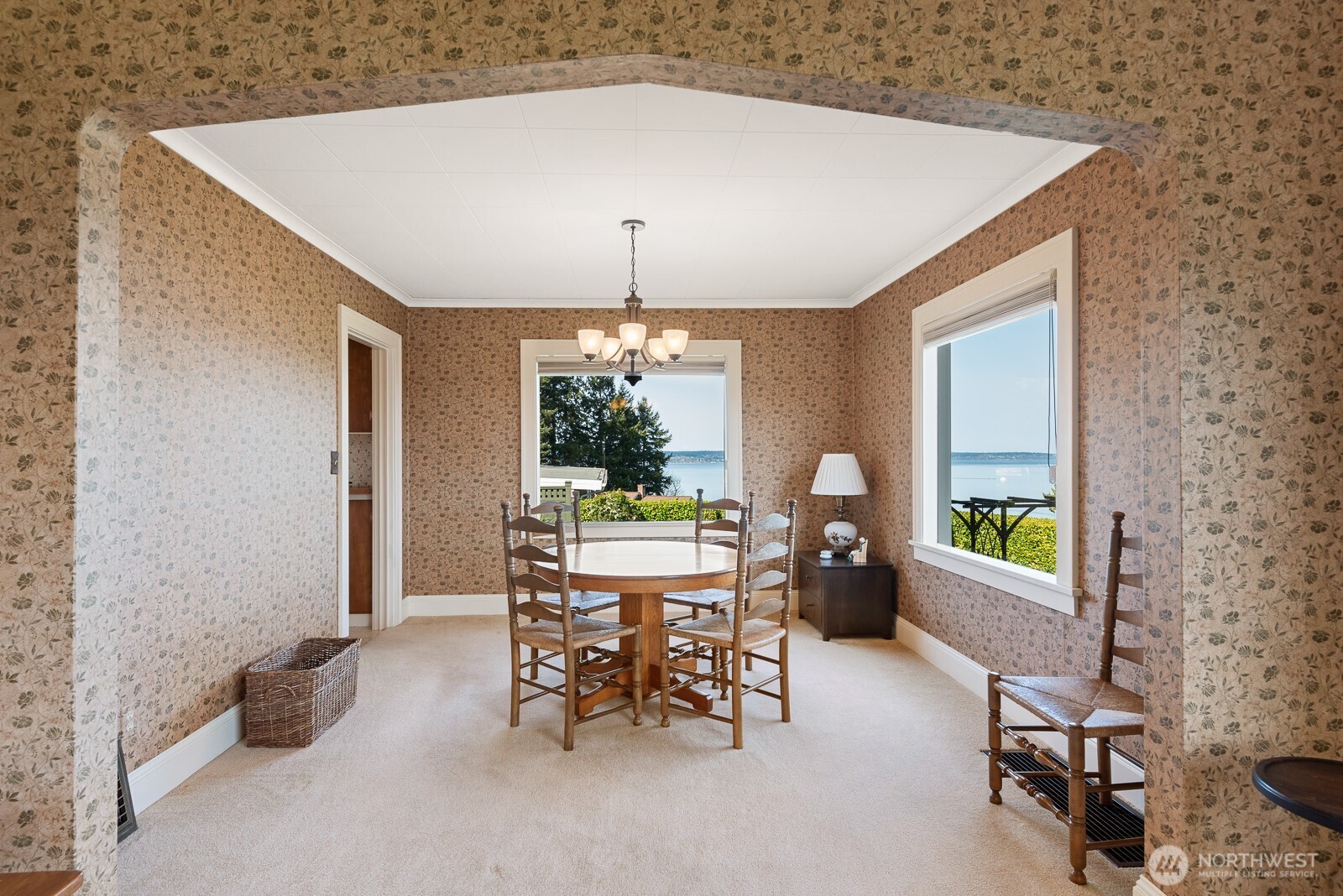 4436 Seahurst Avenue Everett, WA 98203 - Photo 10 of 40