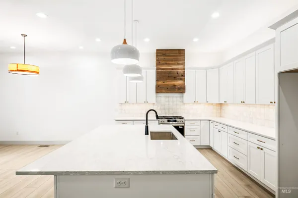 $699,900 | 442 East Elaine Court, Nampa, ID 83686