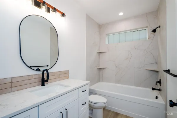 $699,900 | 442 East Elaine Court, Nampa, ID 83686