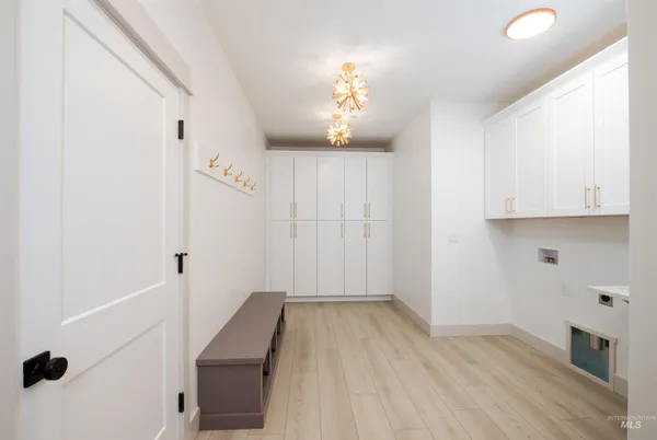 $699,900 | 442 East Elaine Court, Nampa, ID 83686