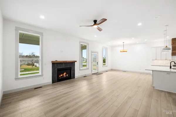 $699,900 | 442 East Elaine Court, Nampa, ID 83686