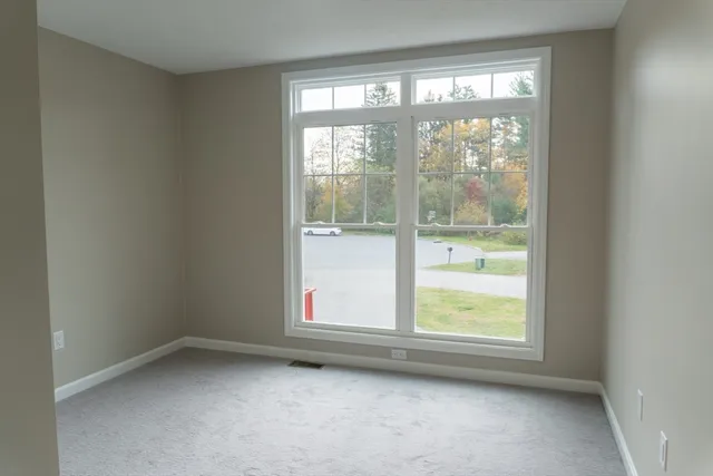 a view of empty room with window