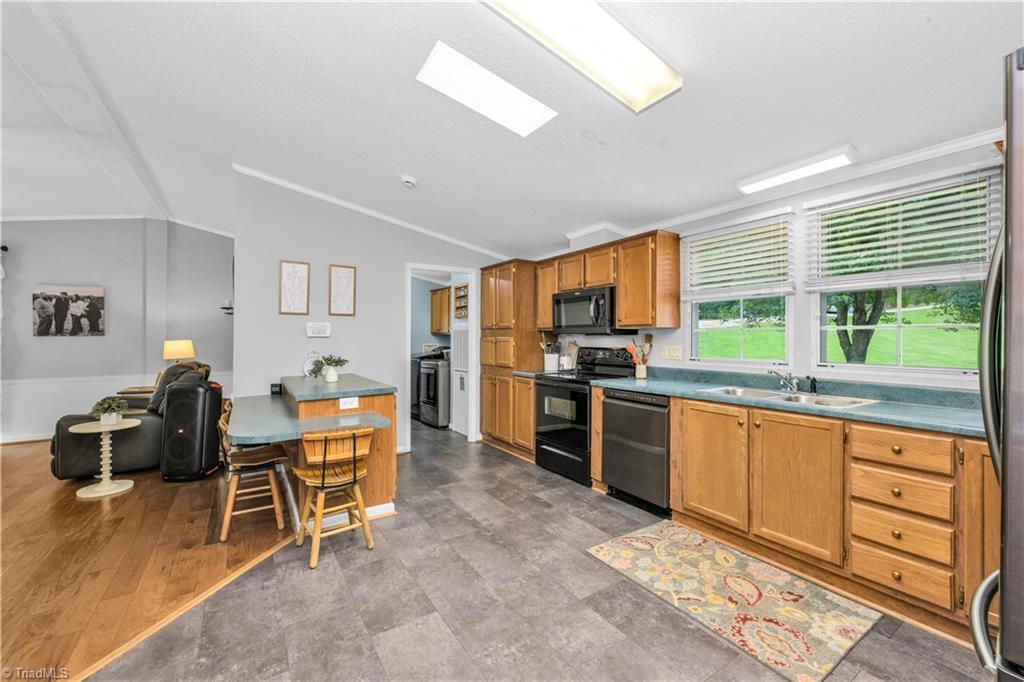 238 Pilgrim Ridge Road Wilkesboro, NC 28697 - Photo 11 of 36 Kitchen