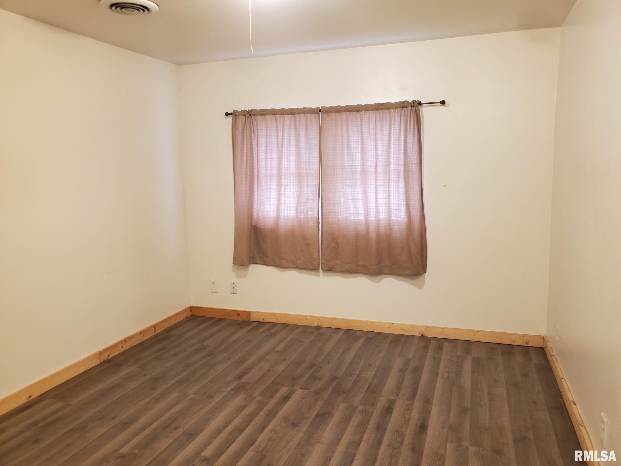 1512 Spring Bay Road East Peoria, IL 61611 - Photo 13 of 34