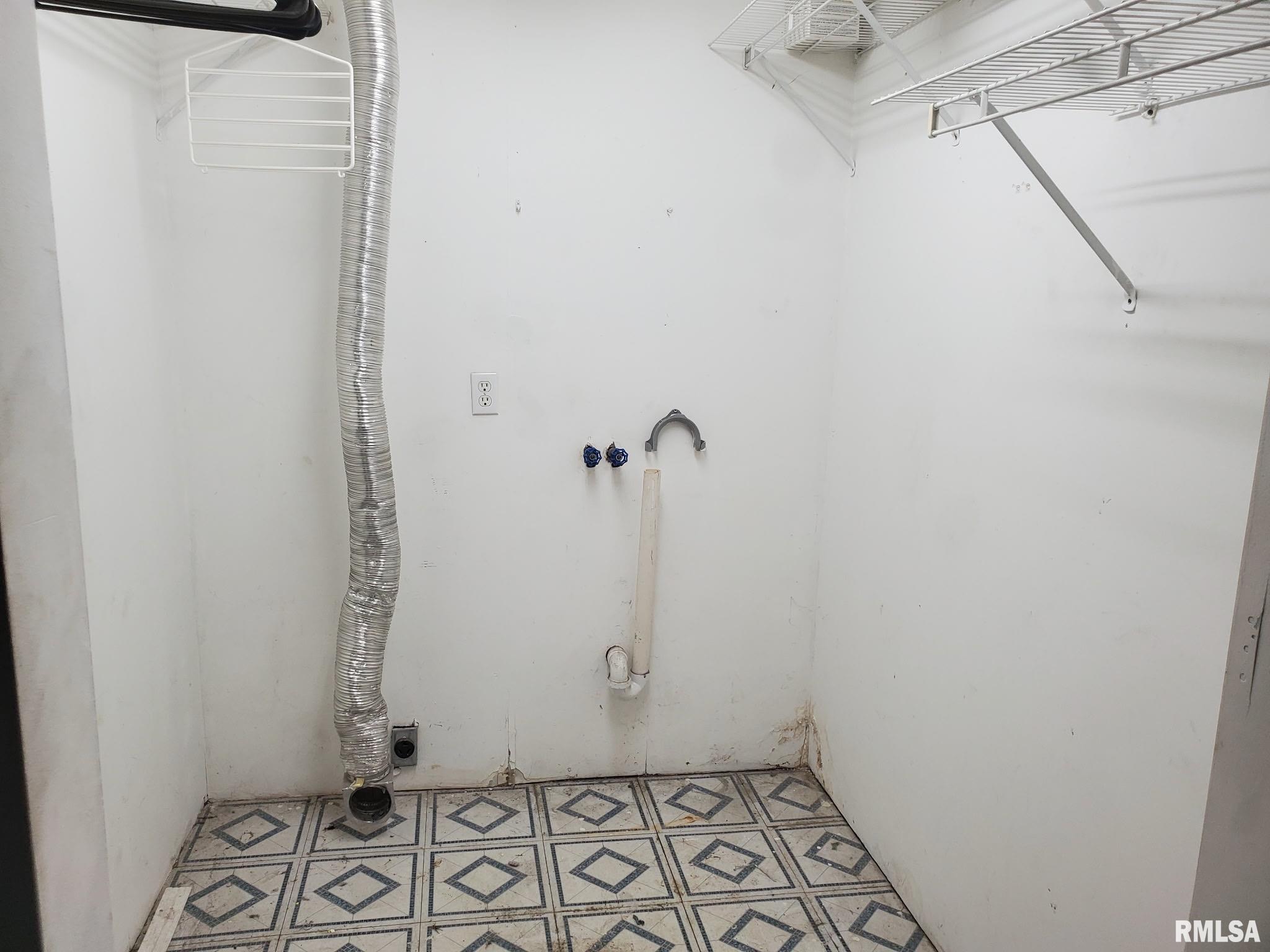 1512 Spring Bay Road East Peoria, IL 61611 - Photo 15 of 34