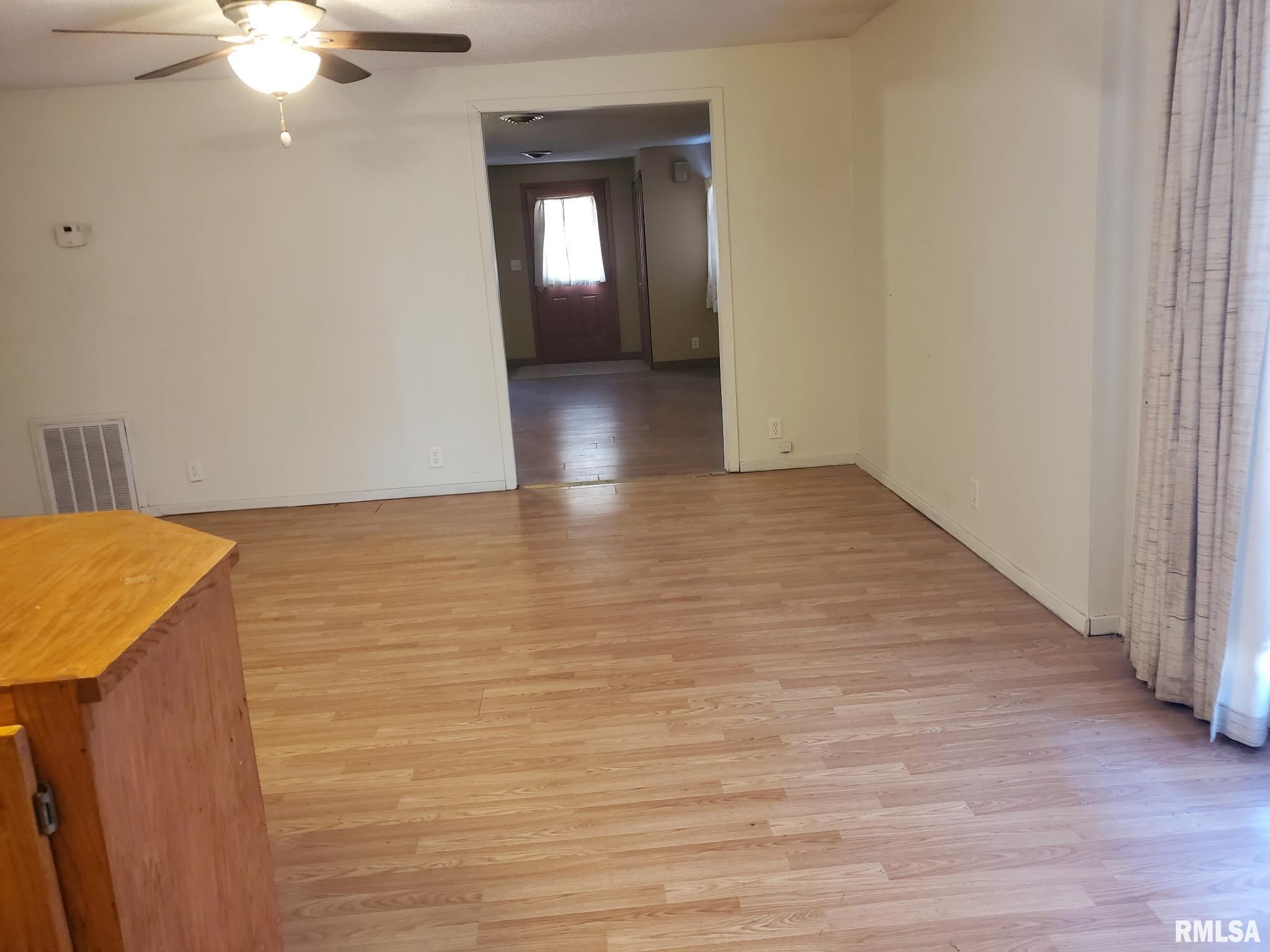 1512 Spring Bay Road East Peoria, IL 61611 - Photo 17 of 34