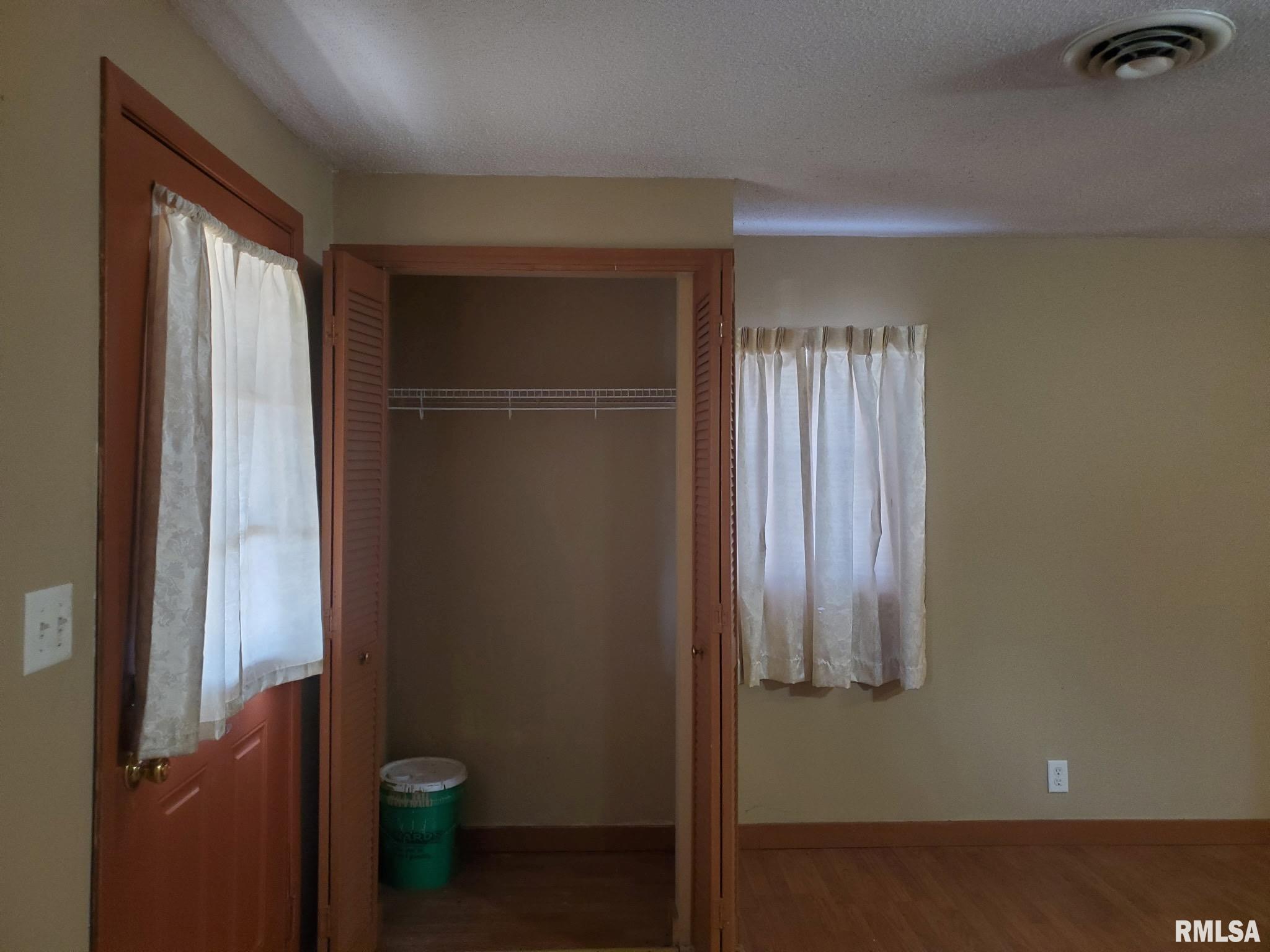 1512 Spring Bay Road East Peoria, IL 61611 - Photo 18 of 34