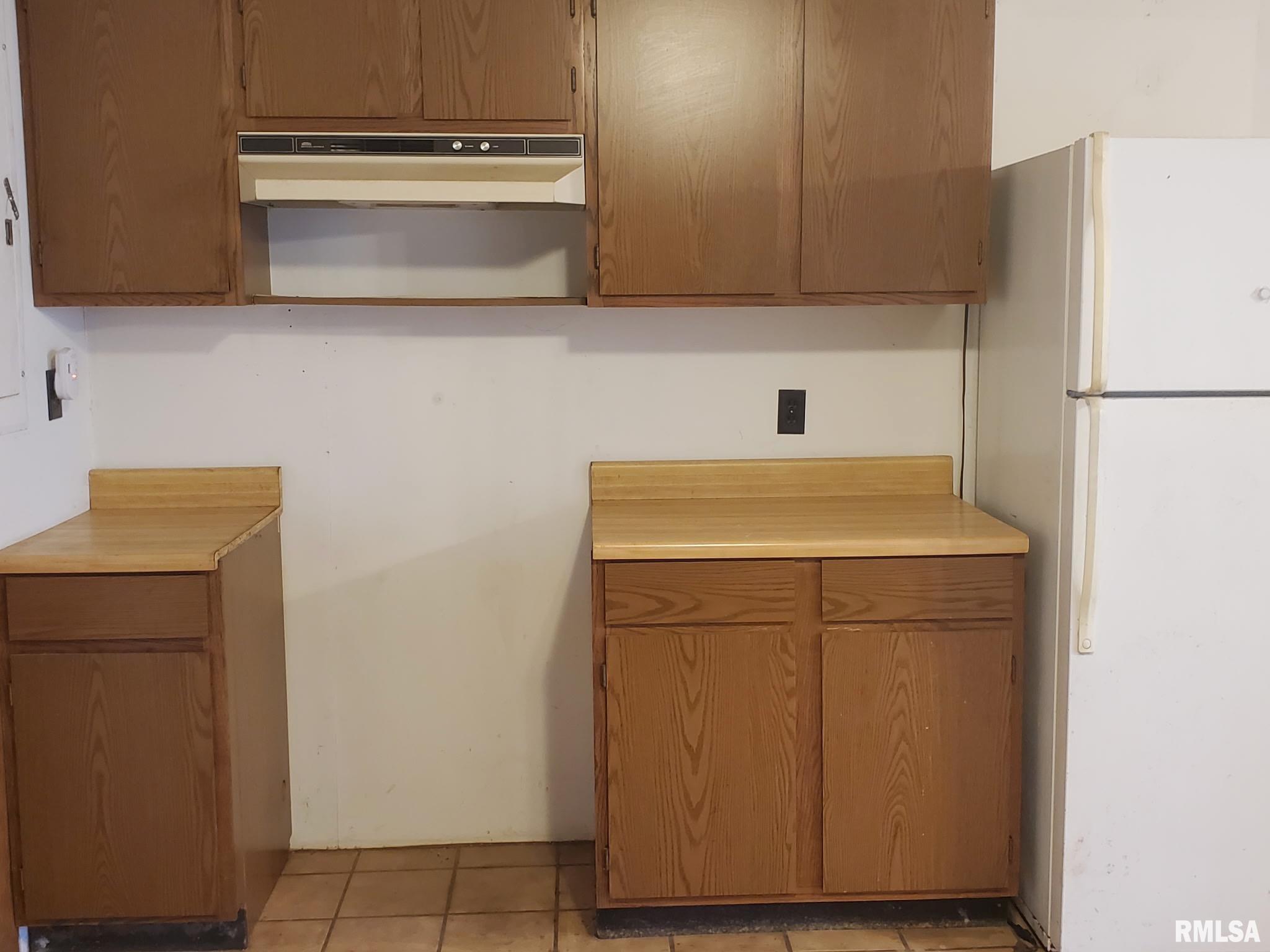 1512 Spring Bay Road East Peoria, IL 61611 - Photo 19 of 34