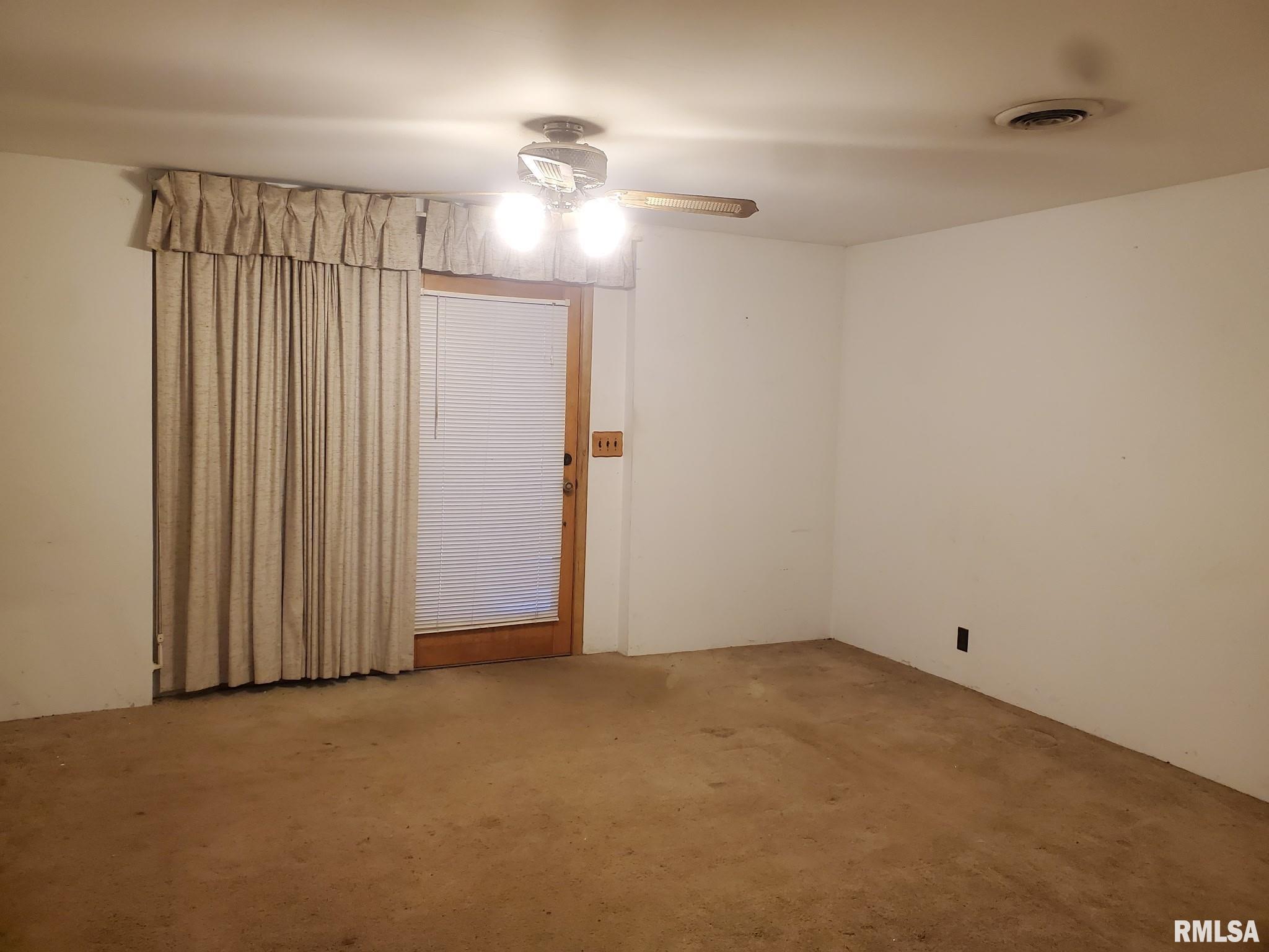 1512 Spring Bay Road East Peoria, IL 61611 - Photo 20 of 34