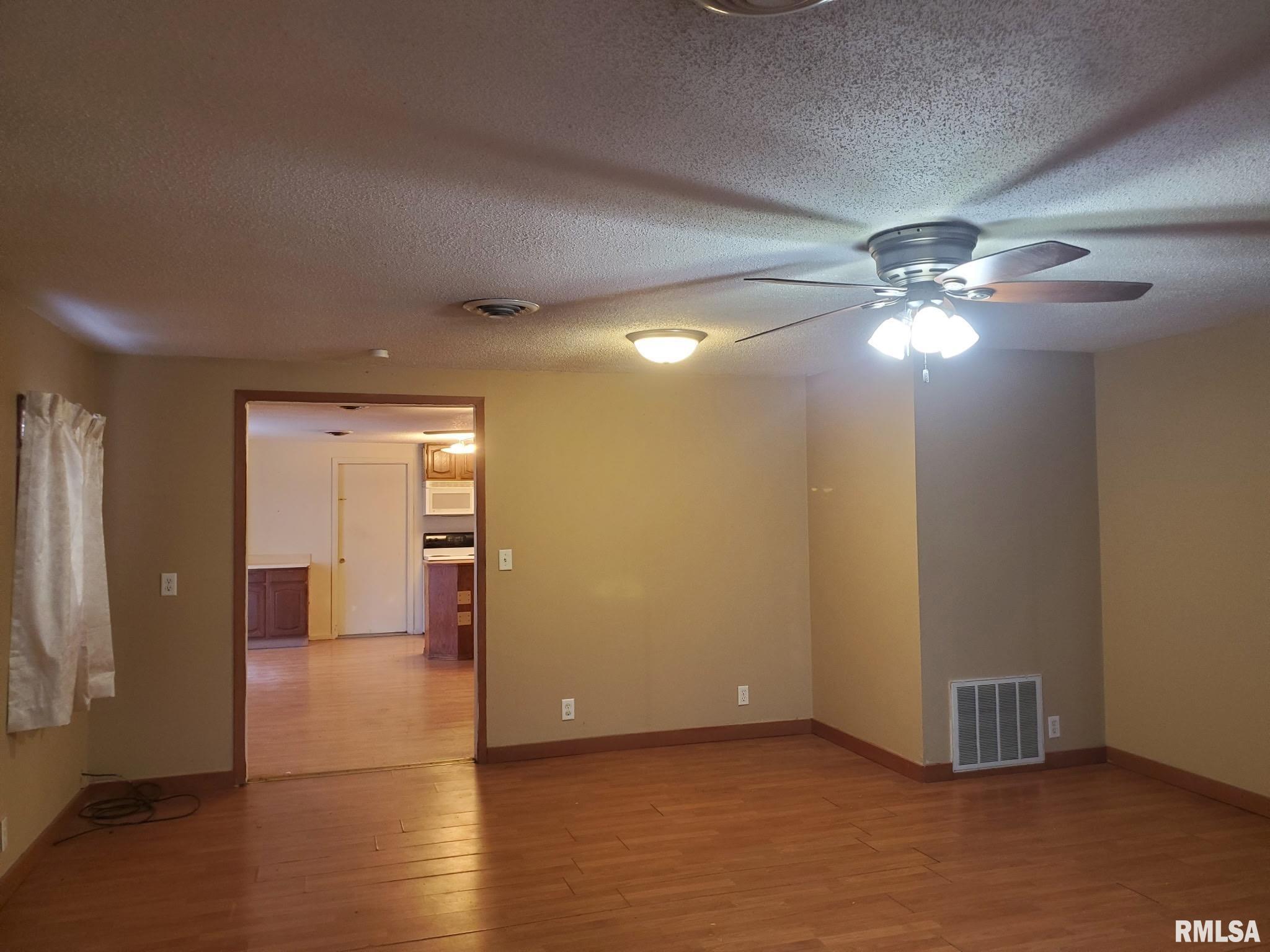 1512 Spring Bay Road East Peoria, IL 61611 - Photo 22 of 34