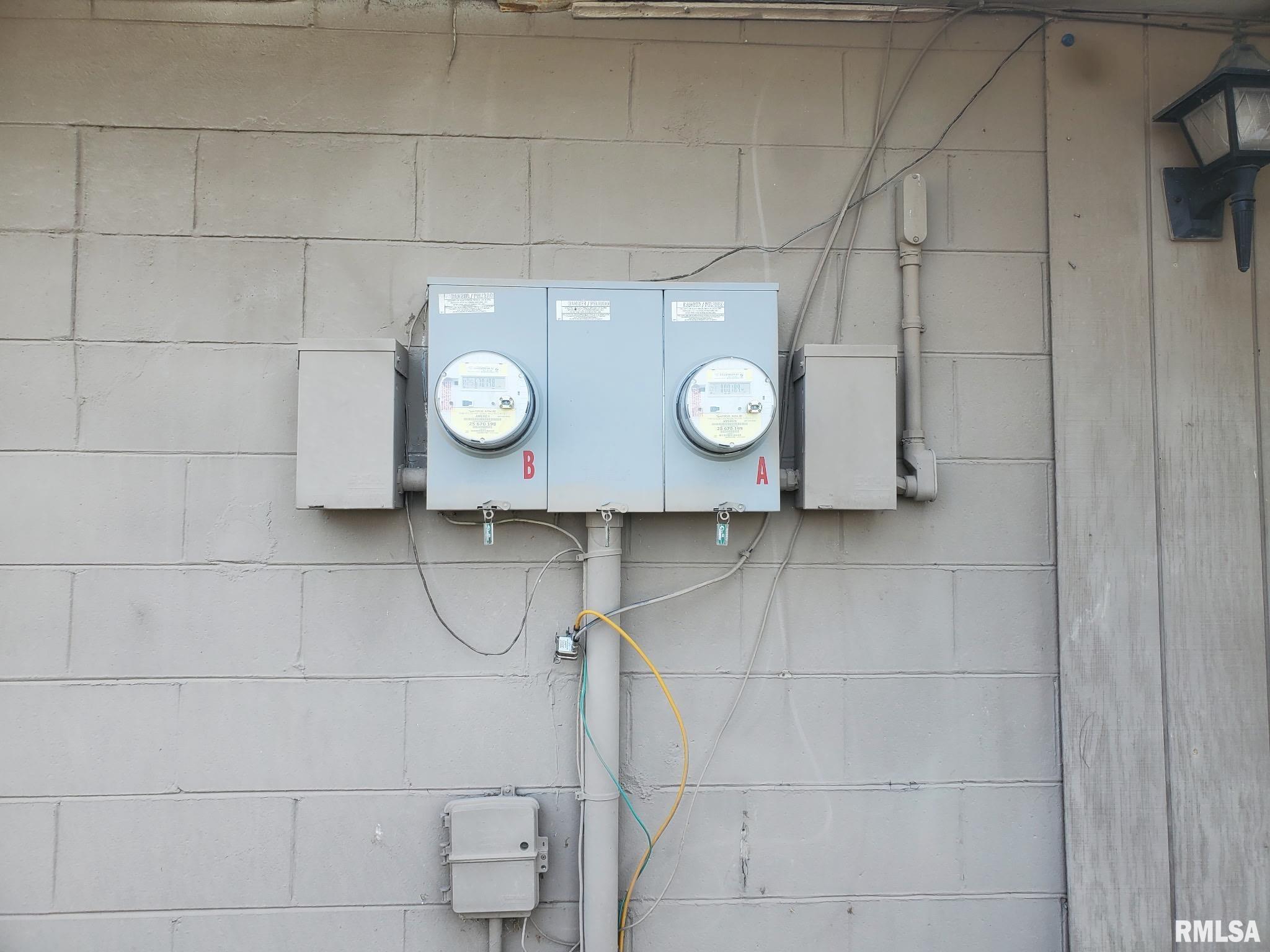 1512 Spring Bay Road East Peoria, IL 61611 - Photo 25 of 34