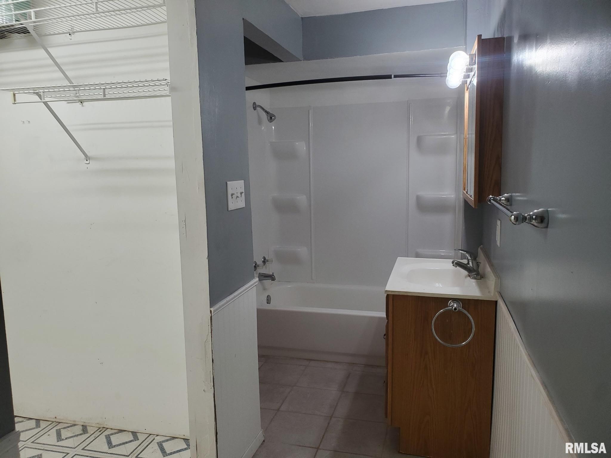 1512 Spring Bay Road East Peoria, IL 61611 - Photo 27 of 34